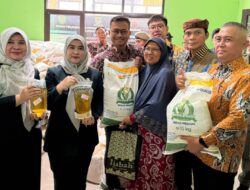 Jaga Daya Beli Warga, Pemkot Cirebon dan Bulog Mulai Distribusikan Bantuan Pangan