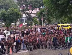 Ratusan Anggota Banser Geruduk KPK Jelang Penahanan Eks Menag Yaqut Cholil Qoumas
