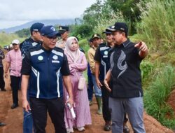 Bupati Dony Didampingi Sekda Tuti Tinjau Penyedotan Bendung Cihamerang