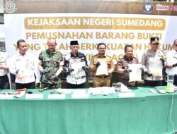 Tindak Pidana yang Sudah Inkracht, Bupati Dony Bersama Kejari Sumedang Musnahkan Barang Bukti
