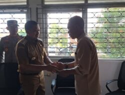 Bupati Dony Salurkan Bantuan Pribadi untuk Perbaikan Rumah Fikri