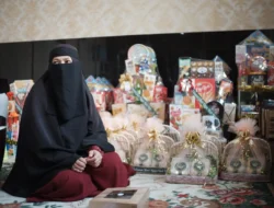 Laris Manis! Menengok Kesibukan Rumah Produksi Minimarketibu Depok Siapkan Ratusan Bingkisan Lebaran