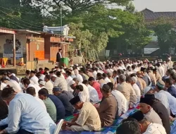 Hangatnya Kebersamaan, Ribuan Jemaah Muhammadiyah Salat Idulfitri di Lapangan HW Beji Timur