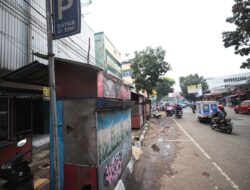 Satpol PP Angkut 16 Lapak PKL Tak Aktif di Cicadas Kota Bandung