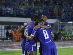 Gagal Sapu Bersih Kemenangan di Kandang, Persib Masih di Puncak Klasemen