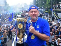 Bojan Hodak Dekati Rekor Pelatih Legendaris Persib Bandung