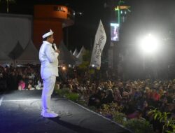 Warga Padati Alun-alun Nonton Ekosistem Budaya Kasumedangan dengan Bintang Tamu Gubernur Dedi Mulyadi