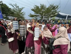 Rayakan Puncak HUT ke-27 Kota Depok, Ratusan Warga Bojongsari Gelar Pawai Rantangan