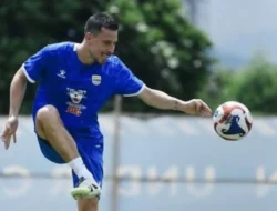 Gelandang Persib Thom Haye Siapkan Strategi untuk Mengalahkan Persija 