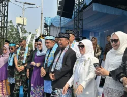 Diikuti Ribuan Peserta, Supian Suri Sambut Arak-Arakan Budaya Lebaran Depok 2026