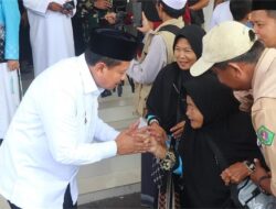 95 Calon Haji Dilepas Bupati Dony Ahmad Munir di Gedung Negara