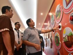 Bupati Dony Jajal Wahana Futuristik Chocolatos X-Quest di Sumedang
