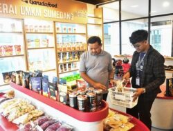 Bupati Dony Terkesan UMKM Sumedang Hadir di Chocolatos X-Quest