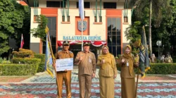 Sekda Depok Serahkan Hadiah Lomba Kebersihan Antar Perangkat Daerah, Ini Pemenangnya