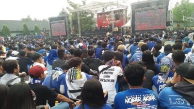 Nobar Laga Klasik dengan Persija, Bobotoh Tumpah Nobar di Graha Persib