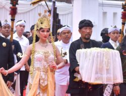 Dedi Mulyadi Antar Mahkota Binokasih Kembali ke  Museum Prabu Gesan Ulun