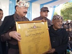 Baresan Olot Beri Gelar Kehormatan “Satria Adhyaksa Nusantara” kepada Jaksa Agung Sanitiar Burhanuddin