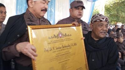 Baresan Olot Beri Gelar Kehormatan “Satria Adhyaksa Nusantara” kepada Jaksa Agung Sanitiar Burhanuddin