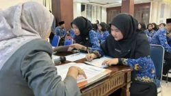 Selamat! BKPSDM Serahkan SK ke 105 PNS Pemkot Depok