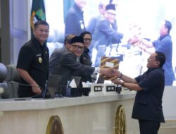 Paripurna DPRD Jabar Penyampaian Pandangan Umum Fraksi atas Dua Ranperda Strategis, Lingkungan Hidup dan Pendidikan