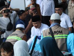 Tangis Haru Sambut Kepulangan Jamaah Haji Kloter KJT-08, Bupati Dian: Jaga Kemabruran dan Jadi Teladan di Masyarakat