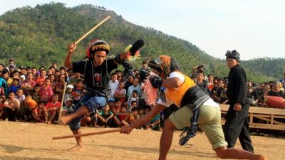 Tradisi Warga Bekasi, Ujungan Jadi Warisan Budaya Tak Benda