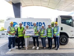 Bank BJB Syariah Bekasi Hibahkan Mobil Tangki ke Perumda Tirta Bhagasasi
