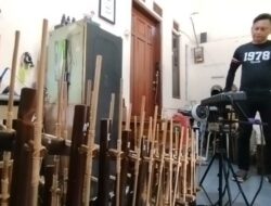 Arief Seniman Kota Bandung Kembangkan Angklung  Robotik