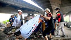Kolong Jembatan Pasopati Harus Bersih, Sekda Herman Dorong Penanganan Sampah dari Hulu