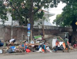 Meski Lapak Dibongkar, Pemkot Bandung Tetap Izinkan Pedagang Buku Cihapit Tetap Jualan