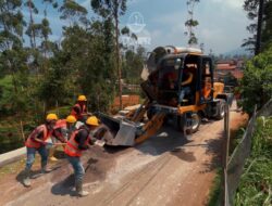 Bangun Jalan Desa, Jabar Sudah Punya 18 Unit Mobil Produksi Beton